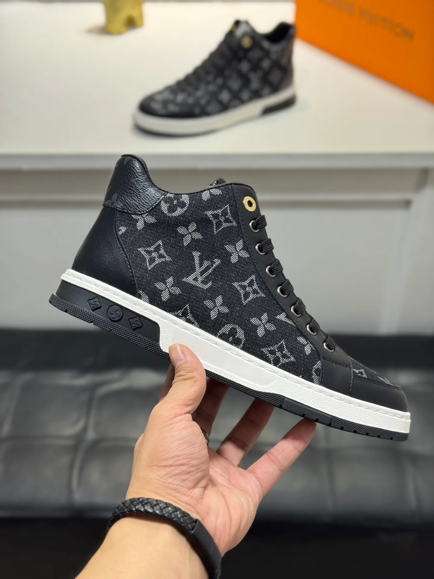 Men's shoes 💰420 [New style] 🐛🐛Top original order - Louis Vuitton®️ Trendy and fashionable yet low-key men's casual shoes, uppers made of LV denim spliced ​​with cowhide, comfortable and breathable, sheepskin lining, original rubber outsole, two colors available ~ a must-have for stylish men. Size: 38-44 (45 customized
